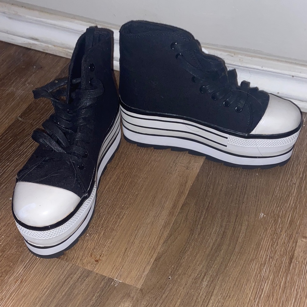 YRU x HOT TOPIC COLLAB Black Platform Sneakers